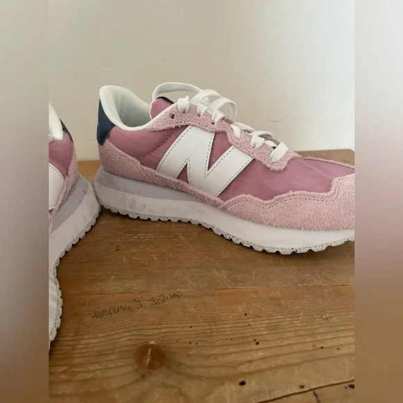 New Balance Women's 237 Pink and White Sneakers 7 - Picture 3 of 9